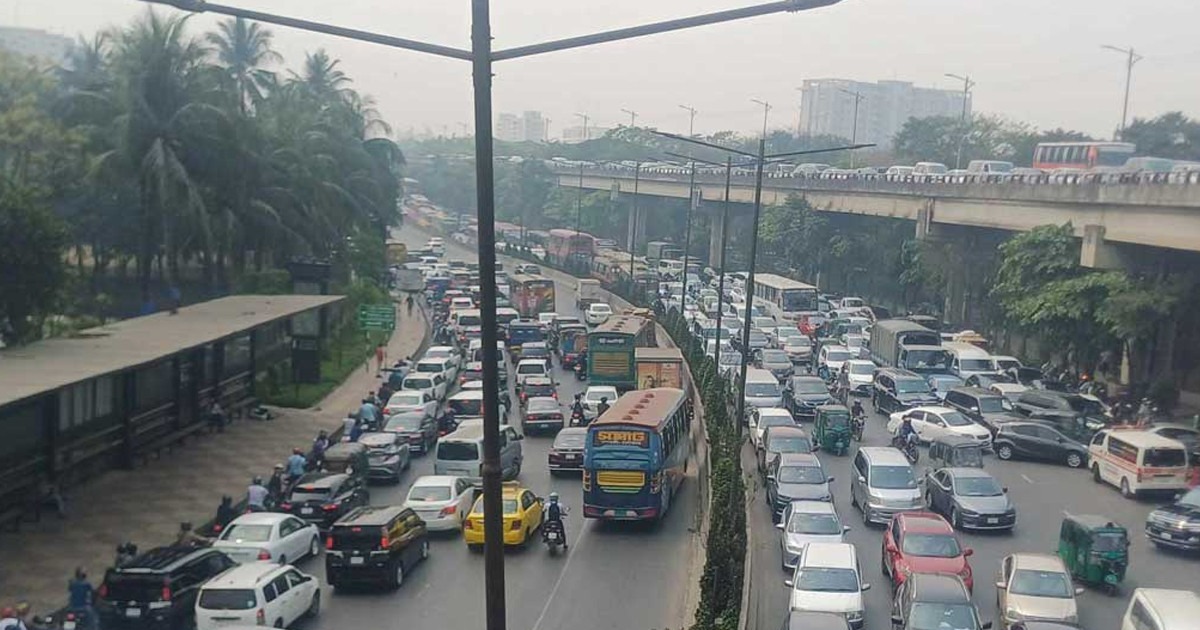 বনানীতে সড়ক দুর্ঘটনায় প্রাণ গেল ২ জনের