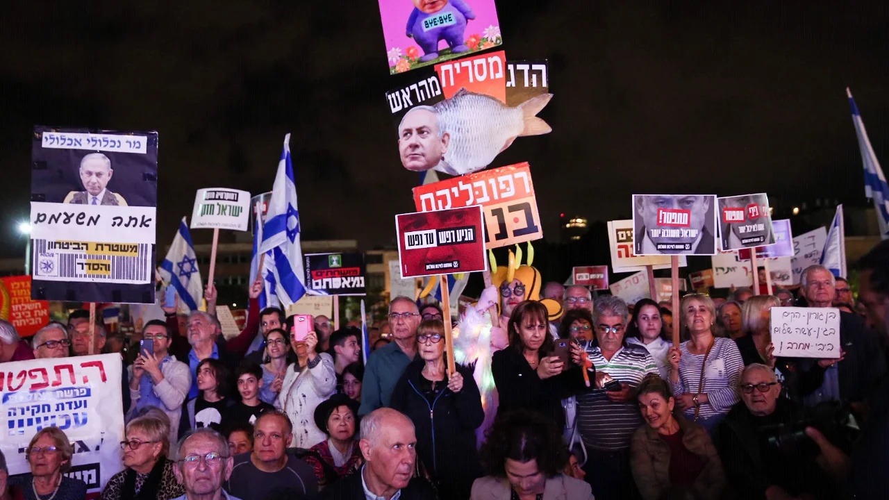 নেতানিয়াহুর পদত্যাগের দাবিতে ইসরাইলে ব্যাপক বিক্ষোভ