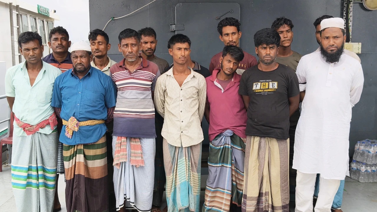 টেকনাফ সীমান্তে সিমেন্ট পাচারচক্রের মূলহোতা সহ ১৪ জন গ্রেপ্তার