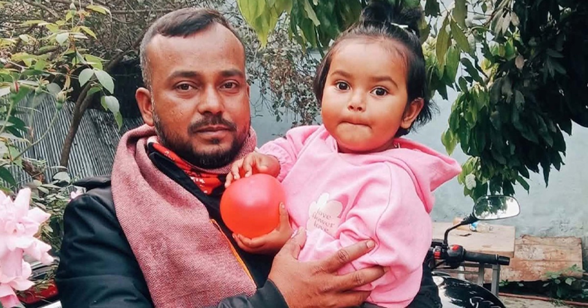 রাজবাড়ীতে বজ্রাঘাতে যুবকের মৃত্যু, কোল থেকে ছিটকে পড়ে রক্ষা পেল শিশুকন্যা