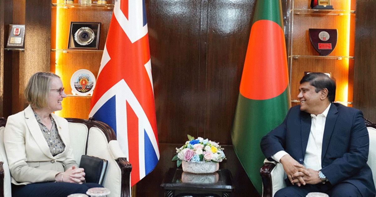 ঢাকায় প্রতিরক্ষা উপদেষ্টার সঙ্গে ব্রিটিশ হাইকমিশনারের সৌজন্য সাক্ষাৎ