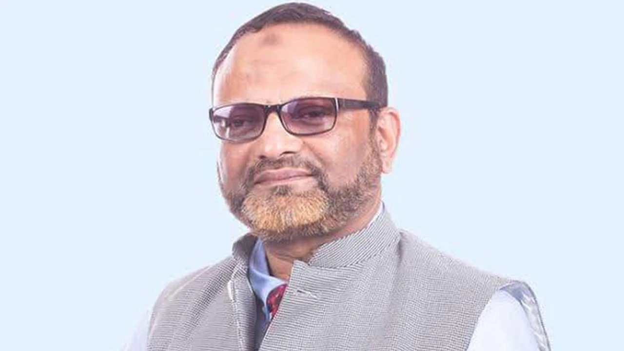 গ্রামীণ বিশ্ববিদ্যালয়ের যোগ দিলেন সাবেক ঢাবি ভিসি নিয়াজ আহমেদ খান