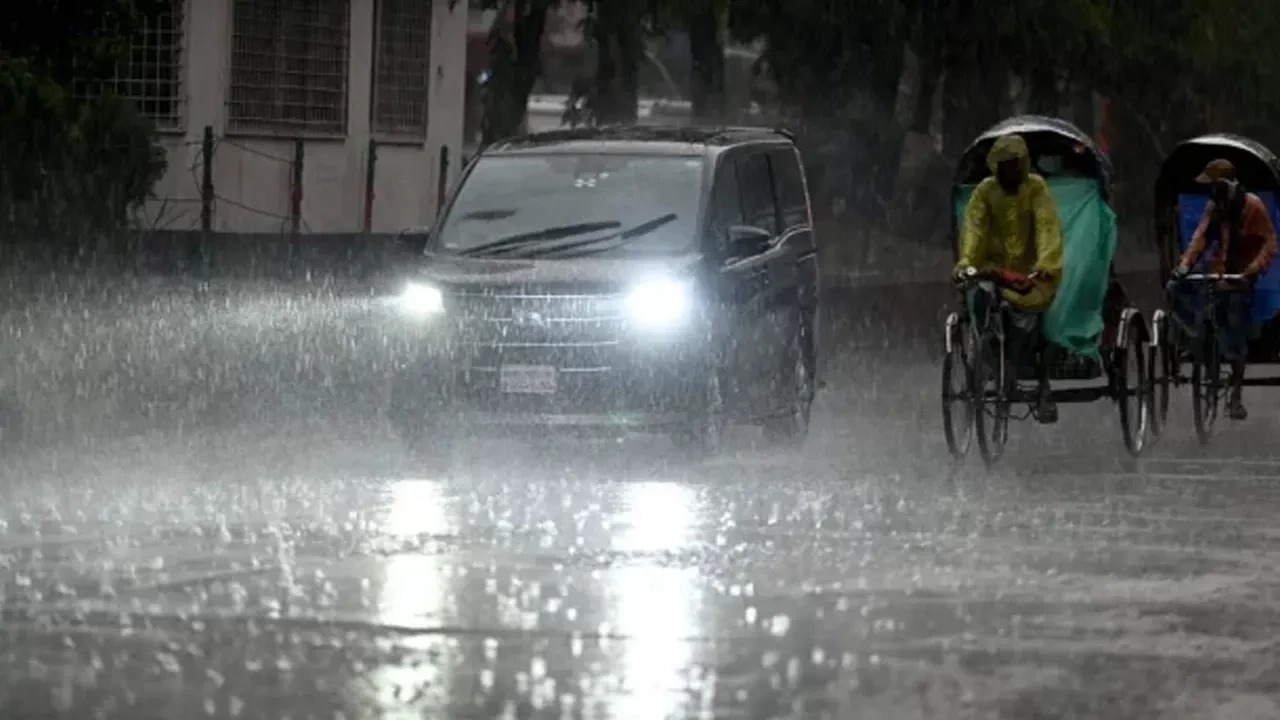 কবে থামতে পারে বৃষ্টি, জানালেন আবহাওয়াবিদ
