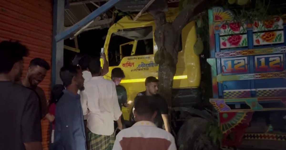 বেপরোয়া গতিতে ট্রাক চালানোর অভিযোগে গণপিটুনিতে ট্রাকচালকের মৃত্যু