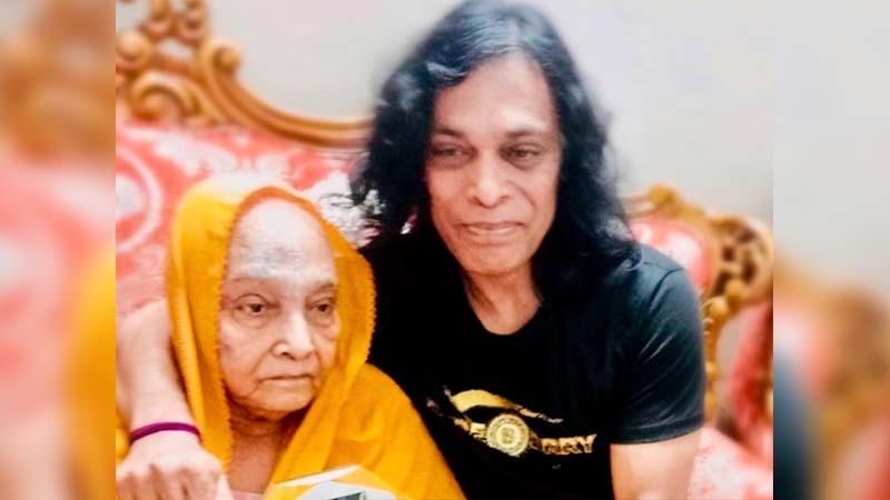 মা হারালেন জনপ্রিয় ব্যান্ড তারকা হাসান