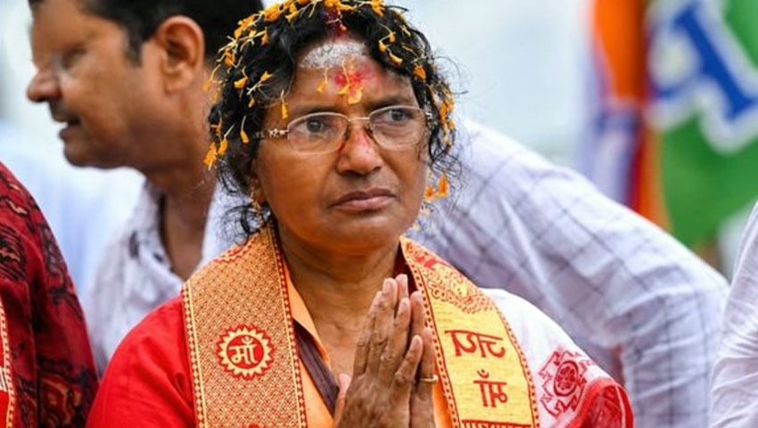 বিজেপির প্রার্থী হিসেবে জয়ী হলেন আরজি কর কাণ্ডে নিহত ডা. মৌমিতার মা
