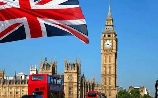 যুক্তরাজ্যে বাংলাদেশের শিক্ষার্থীদের জন্য দুঃসংবাদ: বিশ্ববিদ্যালয়ে ভর্তি স্থগিত