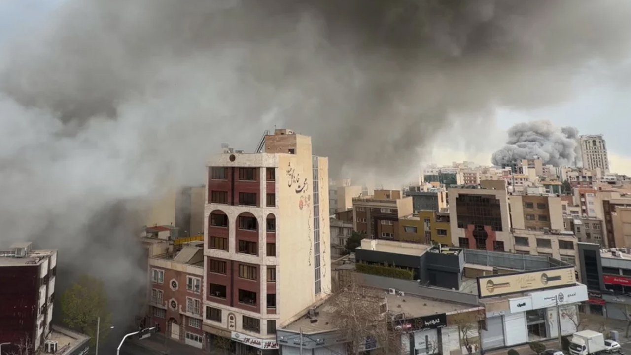 ব্যারাক ছেড়ে পালিয়েছেন ইরানি কমান্ডাররা, বিপজ্জনক পরিস্থিতিতে সেনারা