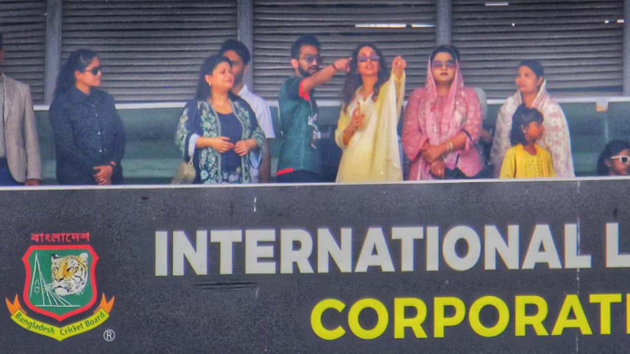 বাংলাদেশ-নিউজিল্যান্ডের খেলা দেখতে মিরপুর স্টেডিয়ামে জাইমা রহমান