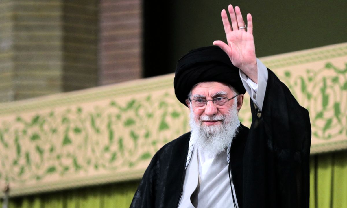 ইরানের সাবেক সর্বোচ্চ নেতা আয়াতুল্লাহ আলি খামেনিকে মাশহাদে দাফন