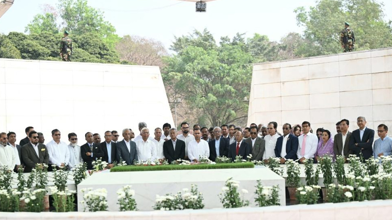 জিয়াউর রহমান ও খালেদা জিয়ার সমাধিতে প্রধানমন্ত্রী ও মন্ত্রিসভার সদস্যদের শ্রদ্ধা