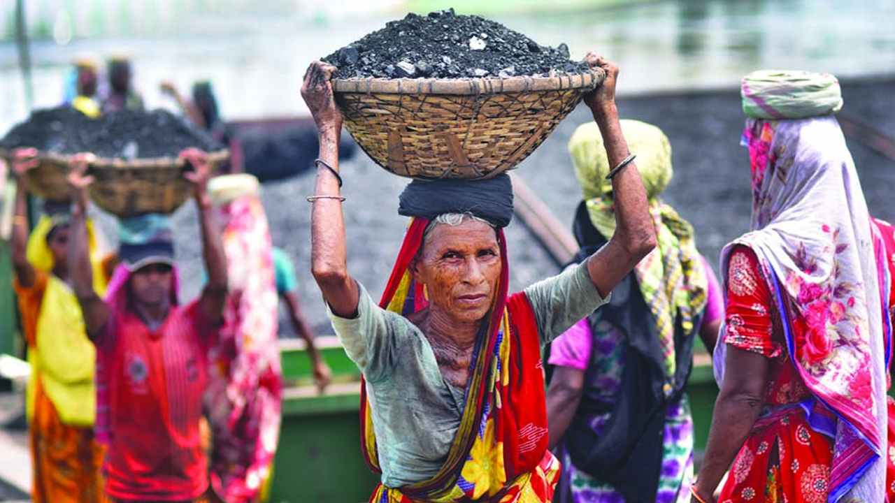 শ্রমিকের অধিকার ও মর্যাদার প্রতীক, আজ মহান মে দিবস