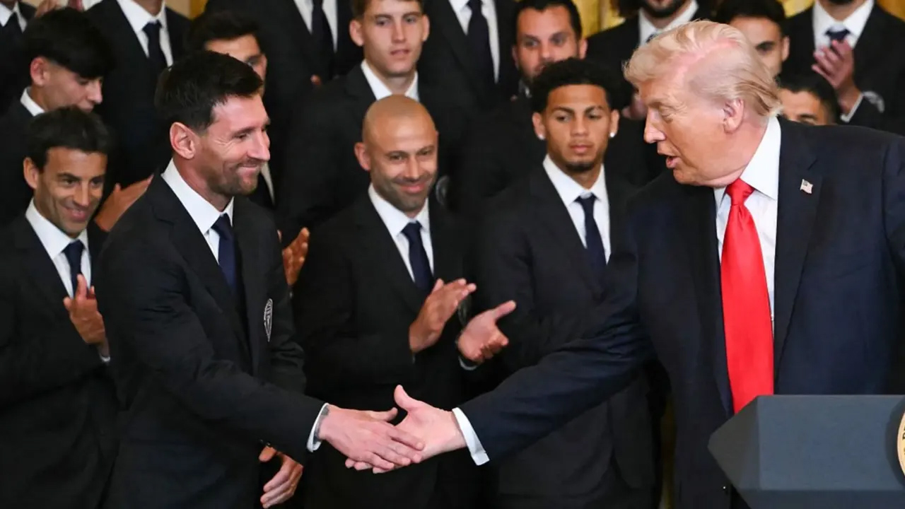 মেসির সামনেই রোনালদোর প্রশংসা করলেন ট্রাম্প