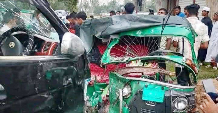 মৌলভীবাজারে মাইক্রোবাস–সিএনজি সংঘর্ষে নিহত ৩