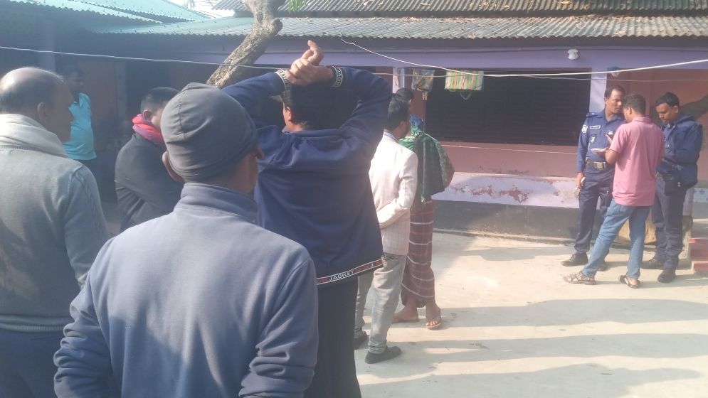 তারাগঞ্জে মুক্তিযোদ্ধা দম্পতিকে ঘরে গলাকাটা হত্যা