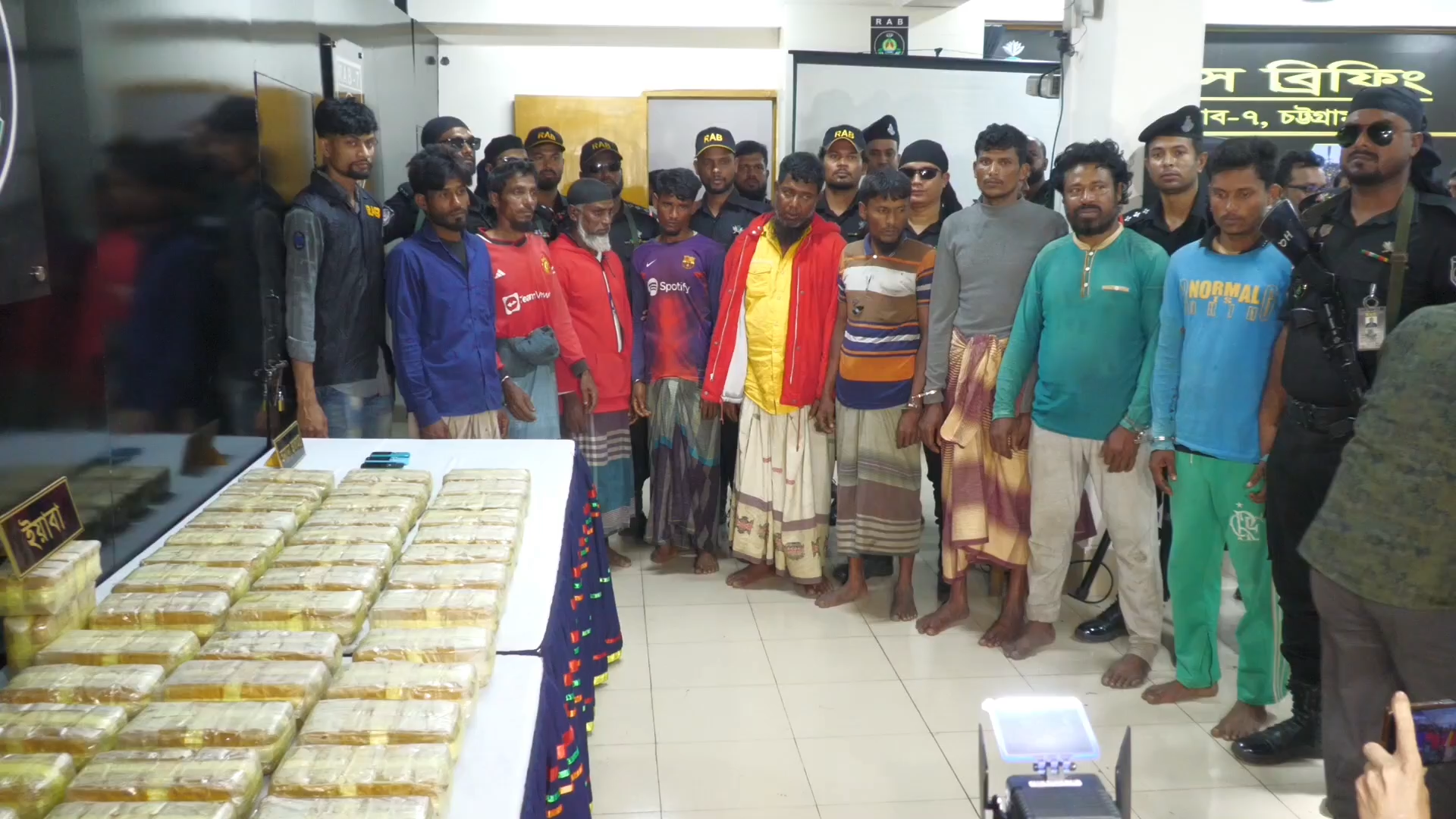 পতেঙ্গায় ১৫ কোটি টাকার ইয়াবাসহ ৯ মাদক কারবারি আটক