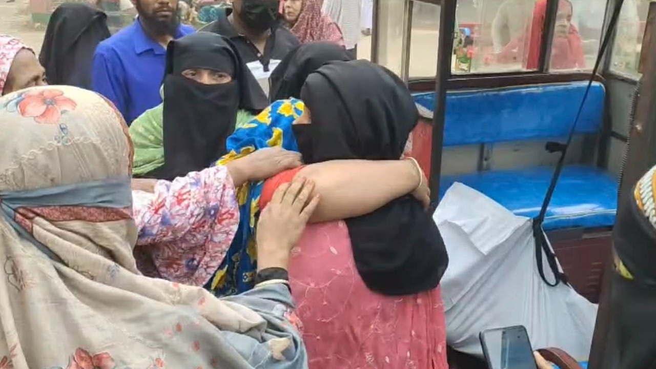 নরসিংদীতে দুই পক্ষের সংঘর্ষ, গুলিতে প্রাণ গেল স্কুলশিক্ষার্থীর