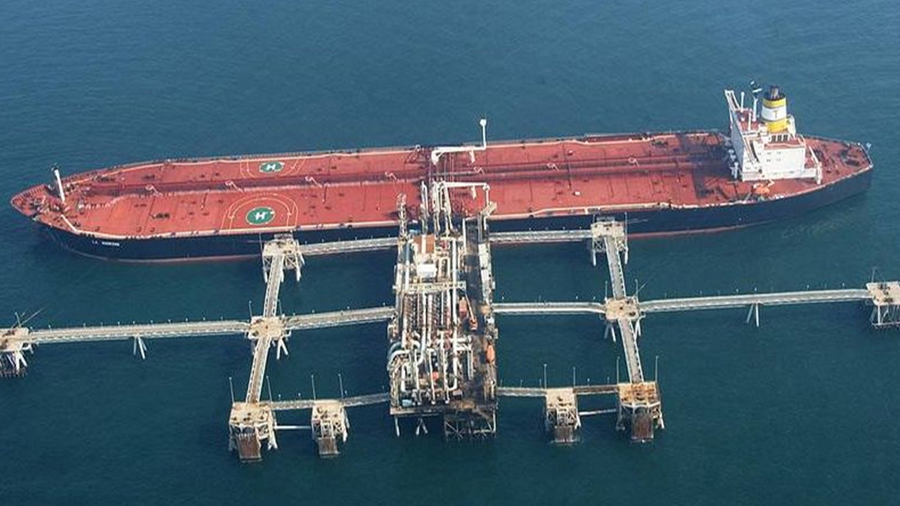 তেলবাহী দুটি ট্যাংকারে হামলার পর ইরাকের সব জ্বালানি বন্দর বন্ধ