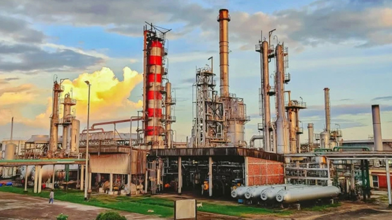 বন্ধ হয়ে গেল দেশের একমাত্র রাষ্ট্রায়ত্ত তেল শোধনাগার