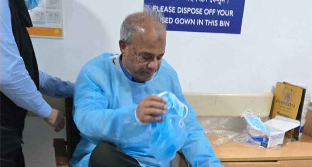 খালেদা জিয়ার শারীরিক অবস্থার খোঁজ নিতে এভারকেয়ার হাসপাতালে স্বরাষ্ট্র উপদেষ্টা