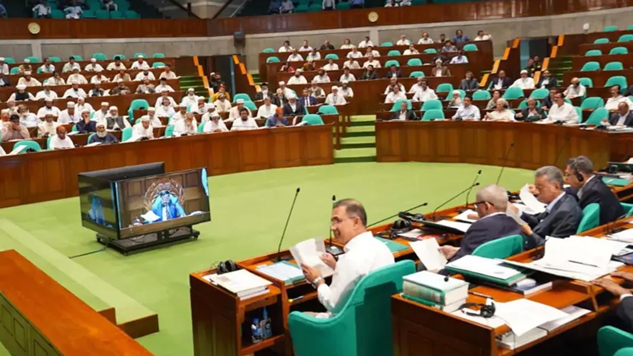 সরকারি চাকরিতে সরাসরি বরখাস্তের বিধান রেখে সংসদে বিল পাস