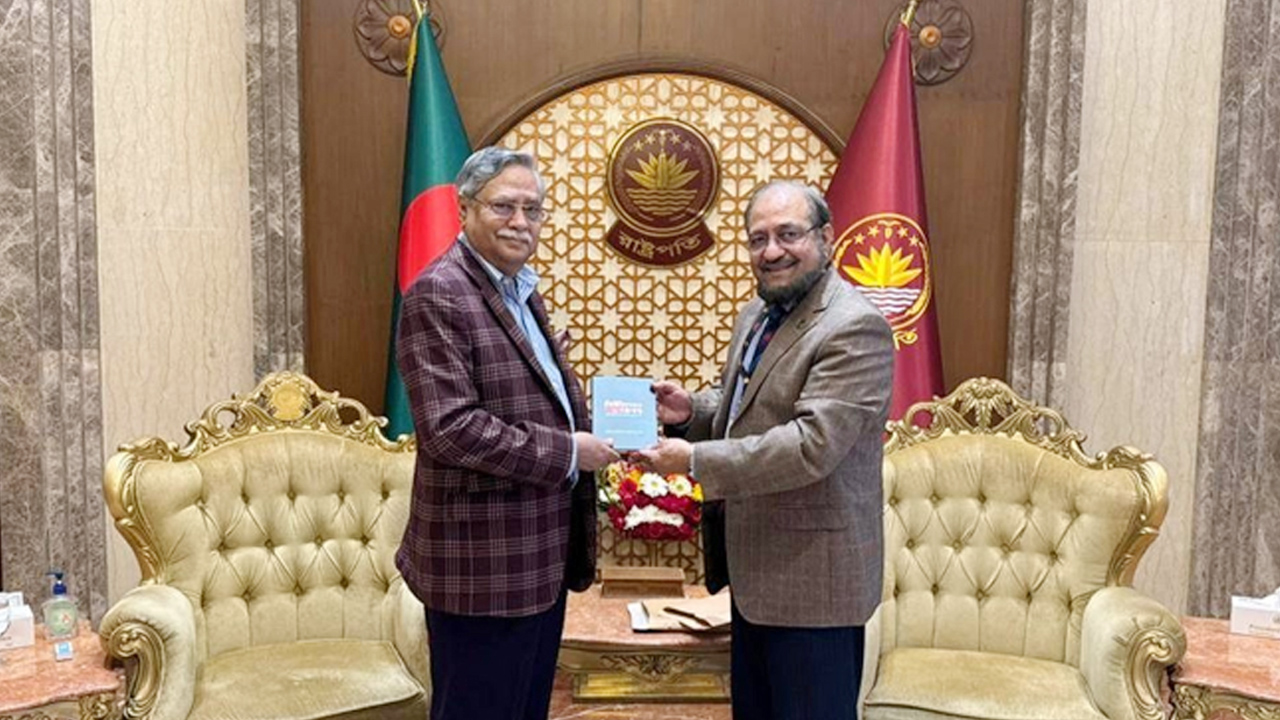 রাষ্ট্রপতির সঙ্গে আমান আযমীর সাক্ষাৎ, উপহার দিলেন নিজের লেখা বই