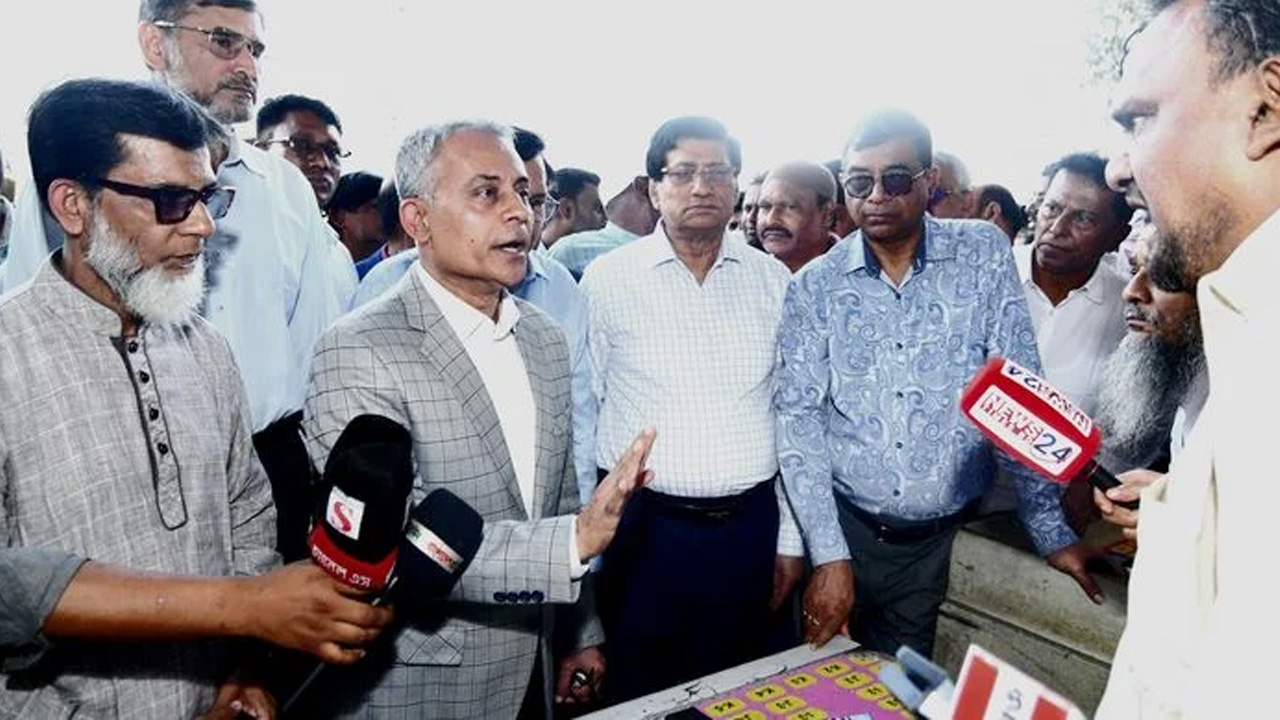 নিরাপদ ও স্বস্তিদায়ক ঈদযাত্রা নিশ্চিতে সরকার কাজ করছে: পরিবহনমন্ত্রী