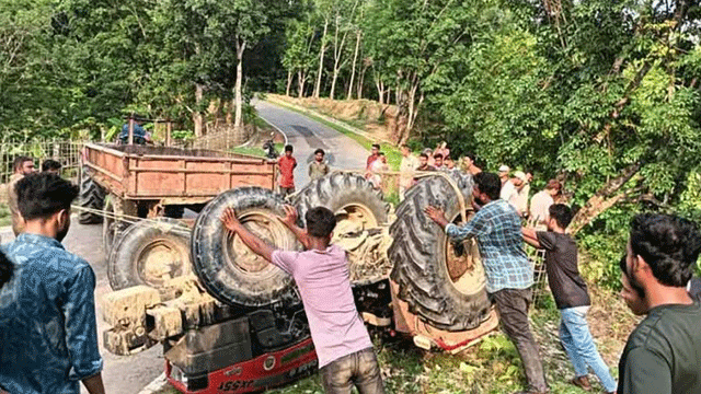 রাঙ্গামাটিতে ট্রাক্টর উল্টে ৩ শ্রমিক নিহত