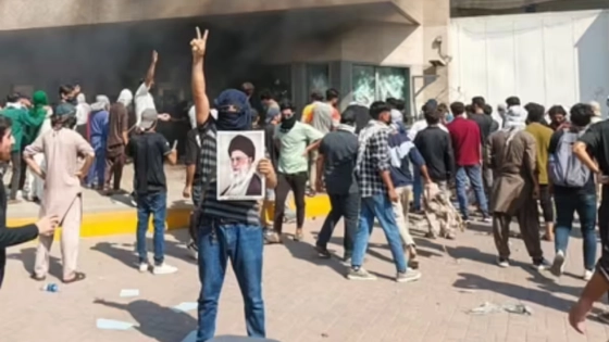 পাকিস্তানে মার্কিন কনস্যুলেটে হামলা, পুলিশের সঙ্গে সংঘর্ষে নিহত ৯