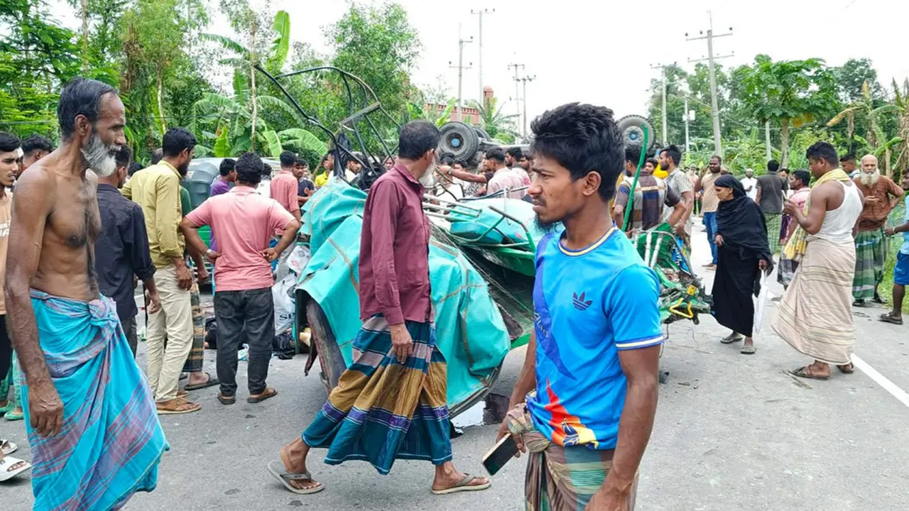 ময়মনসিংহে ট্রাক-অটোরিকশার মুখোমুখি সংঘর্ষ, নিহত ৪ নারী