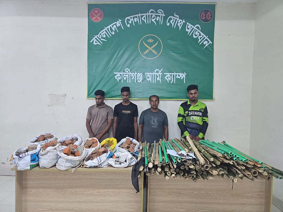 কালিগঞ্জে বিএনপির দুই পক্ষের মধ্যে উত্তেজনা: সেনা অভিযানে আটক ৮