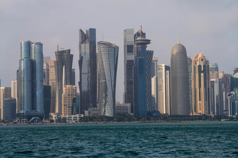 আইআরজির ১০ গুপ্তচরসি’র দাবি কাতারের