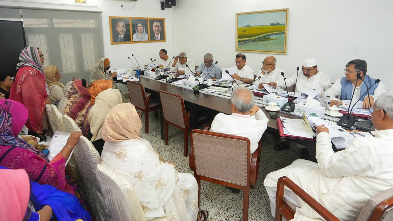 সংরক্ষিত আসনে বিএনপির ৪০০ মনোনয়ন প্রত্যাশীর সাক্ষাৎকার নিলেন তারেক রহমান