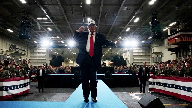 রণতরীতে সেনাদের সামনে ট্রাম্পের নাচ, জাপানকে দৃঢ় বার্তা