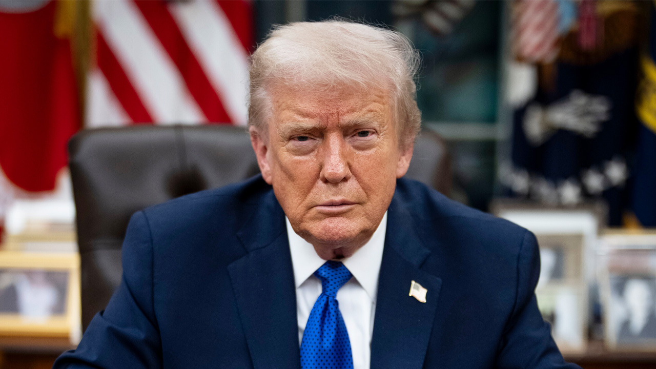 ইরানের ওপর থেকে নিষেধাজ্ঞা ও শুল্ক প্রত্যাহারের ঘোষণা ট্রাম্পের!