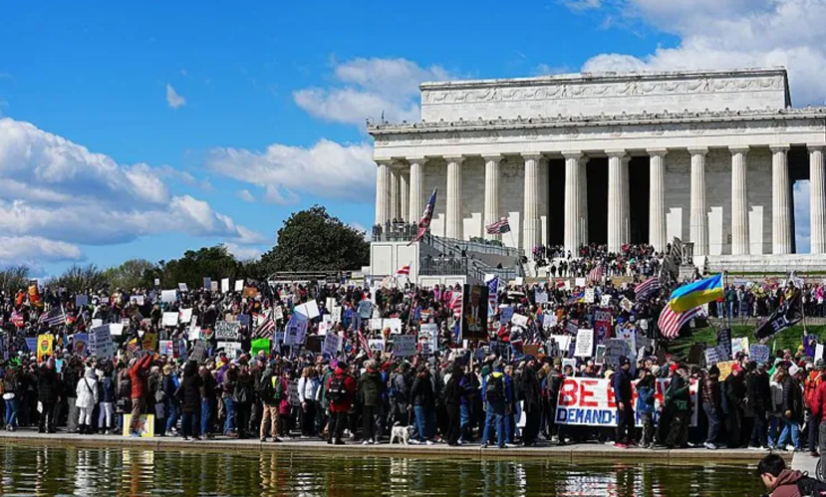 ট্রাম্পবিরোধী বিক্ষোভে উত্তাল যুক্তরাষ্ট্র, লাখ লাখ মানুষ রাস্তায়