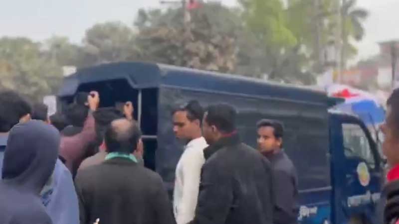 জগন্নাথ বিশ্ববিদ্যালয়ে জকসু ও হল সংসদ নির্বাচনে উত্তেজনা, কেন্দ্রে নারী আটক