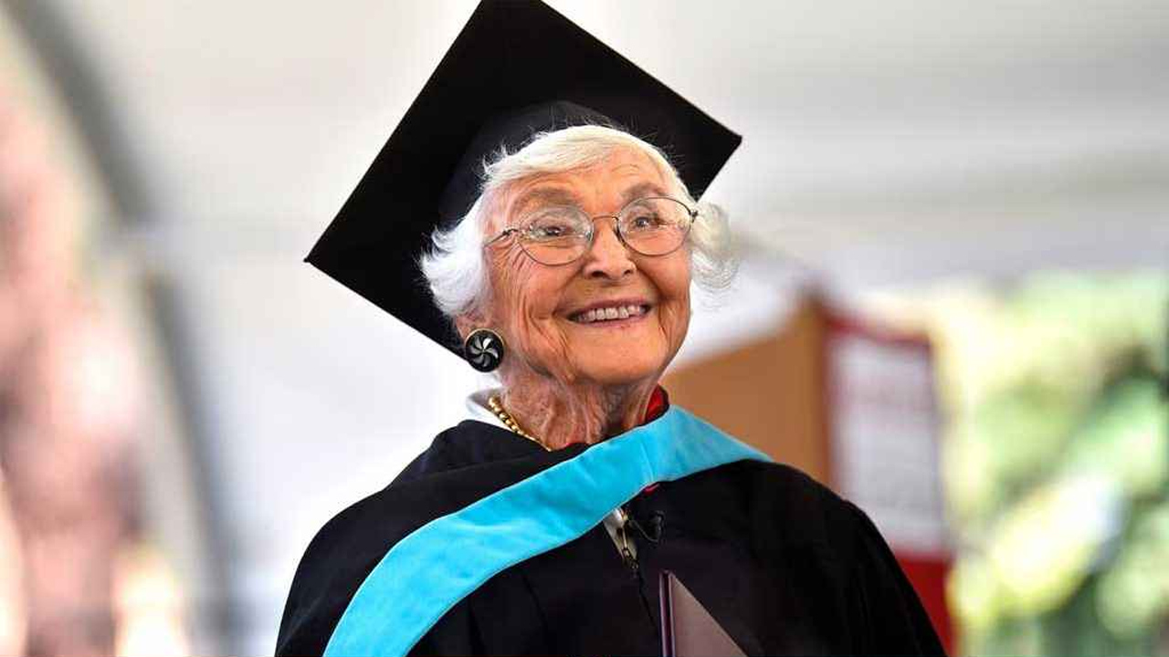 ১০৫ বছর বয়সে স্ট্যানফোর্ড থেকে মাস্টার্স ডিগ্রি পেলেন নারী