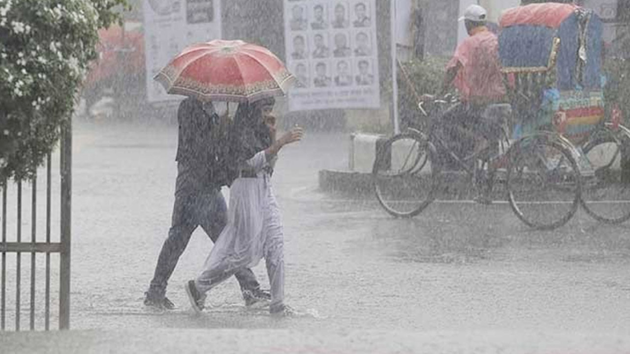 ঢাকাসহ ৪ অঞ্চলে ঝোড়ো হাওয়াসহ বৃষ্টির সম্ভাবনা, নদীবন্দরে সতর্কতা