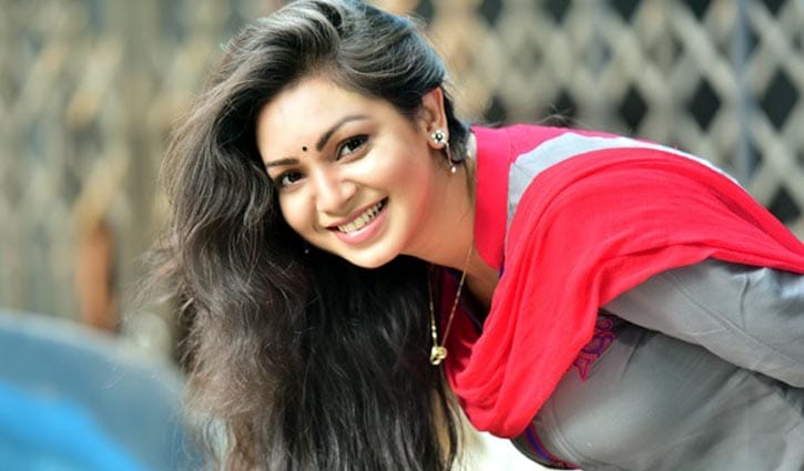 'আমি কারো টাকায় ঘুরি না': প্রভা