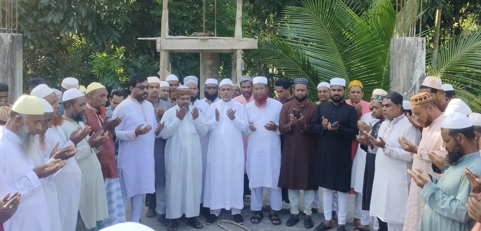 ডুমুরিয়া উপজেলার পূর্ব ডুমুরিয়া বাইতুন নাজাত জামে মসজিদের ছাদ নির্মাণকাজের উদ্বোধন। ছবি: সংগৃহীত