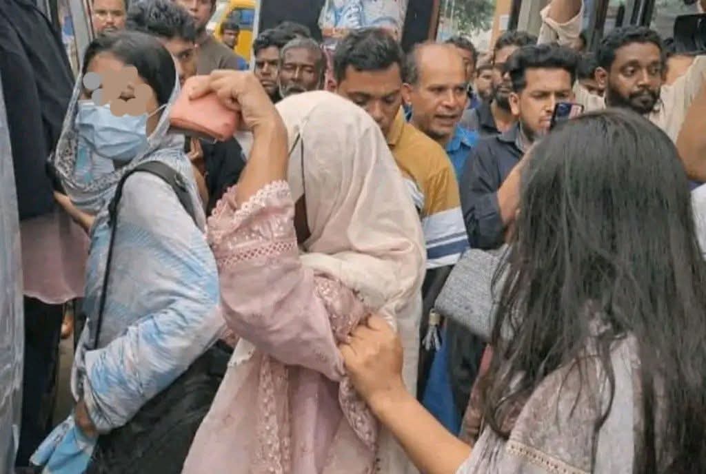 সিনেমা হলে অনৈতিক কর্মকাণ্ড, ২০ জন তরুণ-তরুণী আটক