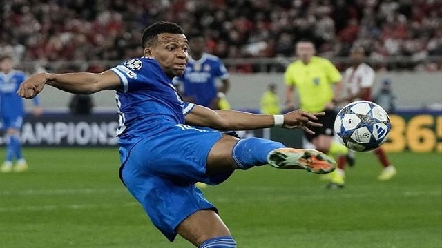 এমবাপ্পের ম্যাজিক: ৮ মিনিটে হ্যাটট্রিকসহ ৪ গোল