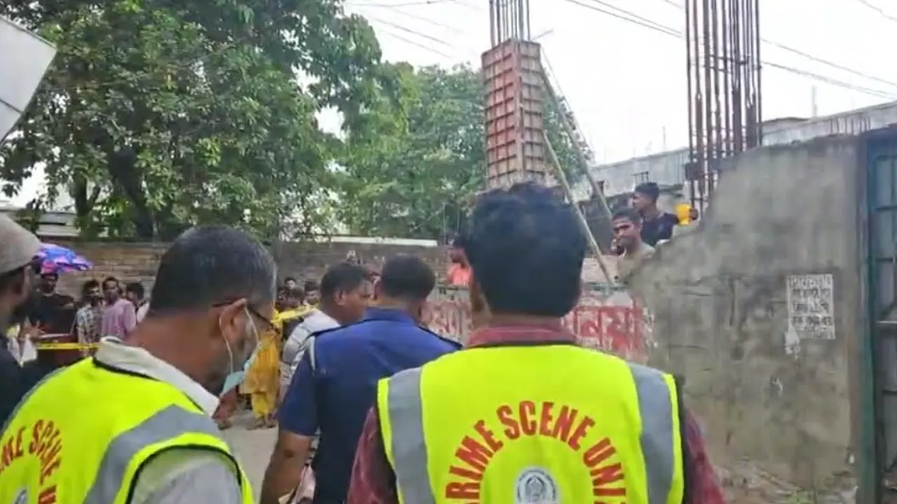 দক্ষিণ কেরানীগঞ্জের চুনকুটিয়া নাজিরেরবাগ এলাকায় এক যুবককে প্রকাশ্যে কুপিয়ে হত্যার ঘটনা ঘটেছে। ছবি: সংগৃহীত