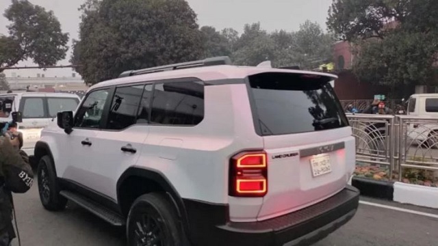 বুলেটপ্রুফ গাড়িতে ফিরবেন তারেক রহমান: শাহজালালে সোয়াট মোতায়েন