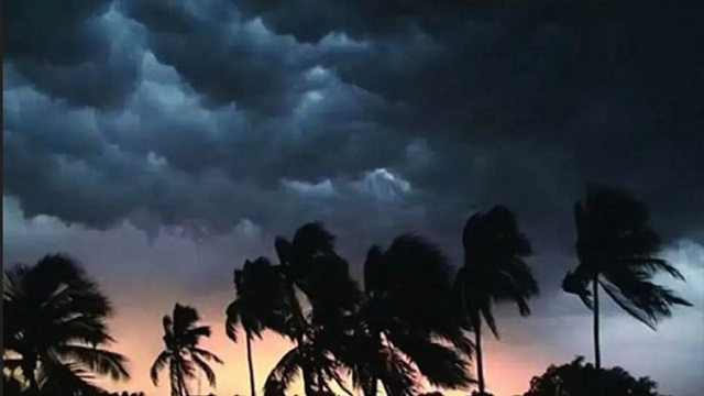 দুপুরের মধ্যে যেসব জেলায় ৬০ কিমি বেগে ঝড়ের শঙ্কা