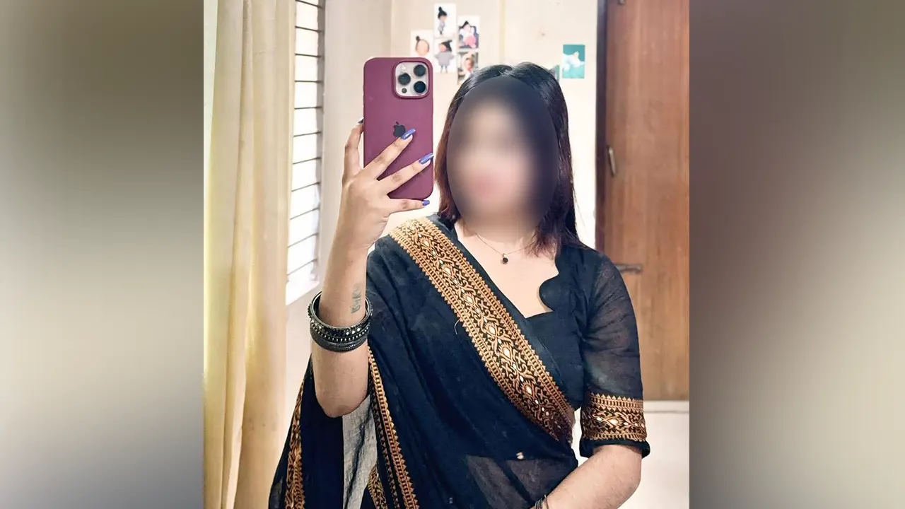 ‘টু-লেট ফাঁদ’ পেতে ব্ল্যাকমেইলের ঘটনায় আটক এক তরুণী। ছবি: সংগৃহীত