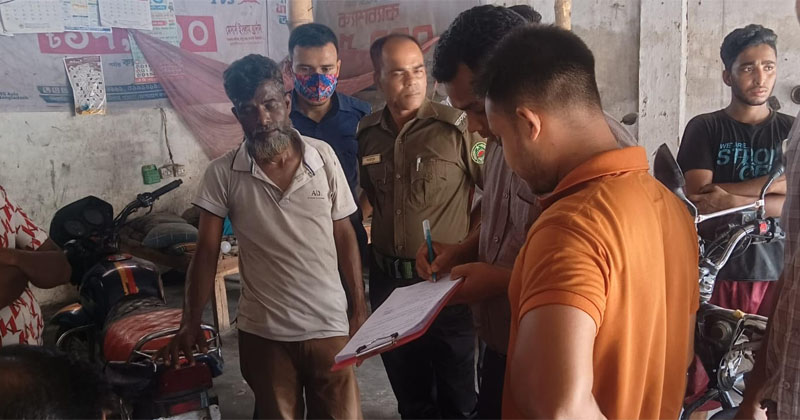 আব্দুল আজিজকে (৪২) আটক করেছে ভ্রাম্যমাণ আদালত । ছবি: সংগৃহীত
