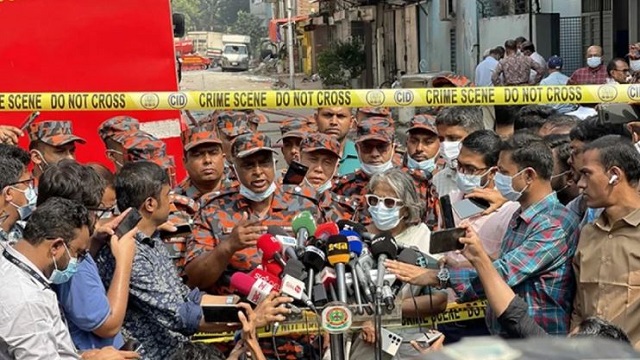 আগুন সম্পূর্ণ নেভানোর পরই জানা যাবে আর মরদেহ আছে কি না