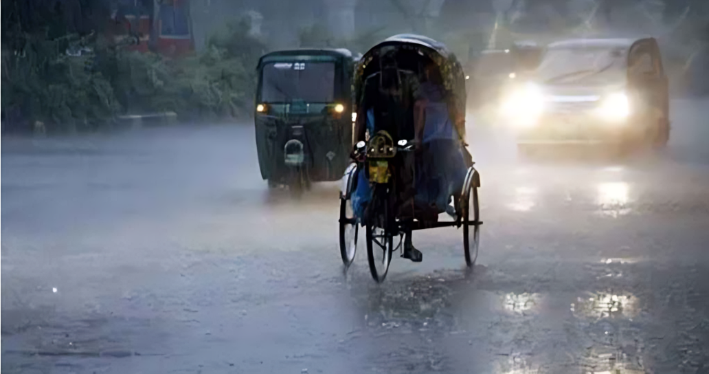 ৩২ জেলায় অতিভারি বৃষ্টির সতর্কতা, পাহাড়ধসের আশঙ্কা